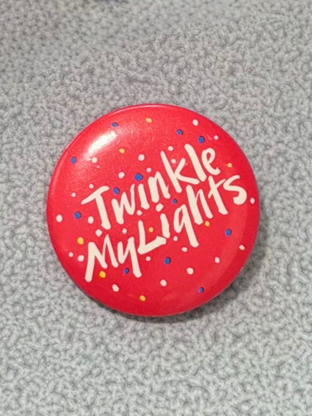 Button Vintage 80s/90s Twinkle My Lights Pin Red Pinback